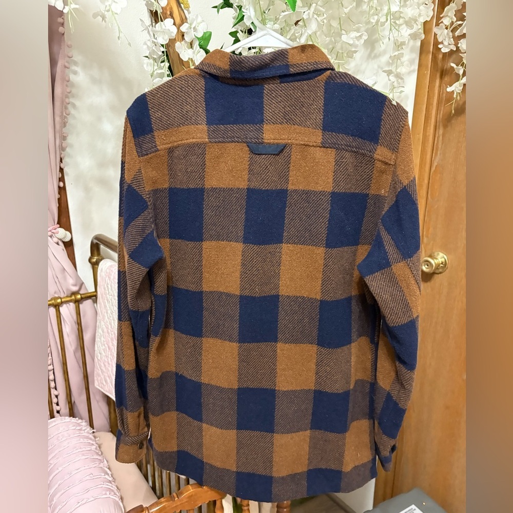 Fjallraven Men’s Brown and Navy Plaid Lightweight Shirt Jacket - Picture 9 of 11